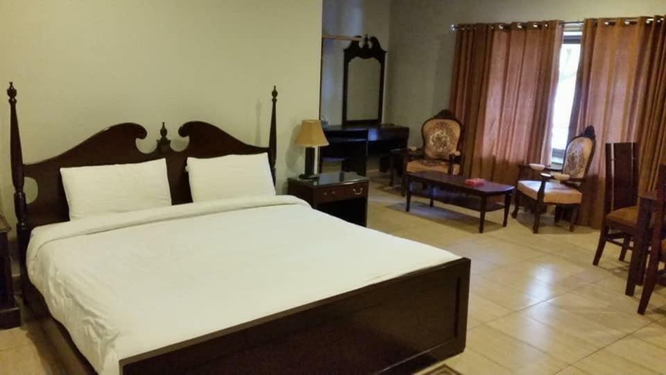 Cosy Knock Hotel Murree Ngoại thất bức ảnh